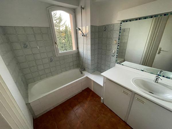 AVIGNON - LE PONTET - QUARTIER DE FARGUES - APPARTEMENT DE 85 M² AVEC TERRASSE TYPE 4 DE 85 M² SURF HAB + GARAGE