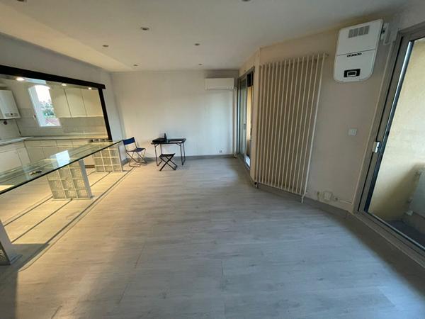 AVIGNON - LE PONTET - QUARTIER DE FARGUES - APPARTEMENT DE 85 M² AVEC TERRASSE TYPE 4 DE 85 M² SURF HAB + GARAGE