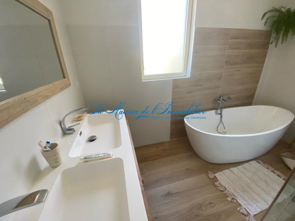 QUISSAC, maison de type F4 plus mazet, avec piscine et dépendances, sur 1853 m² de terrain