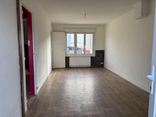 Maison à vendre à Saint-Cosme-en-Vairais dans la Sarthe (72110), ref : 13873/956AC   
Centre Ville