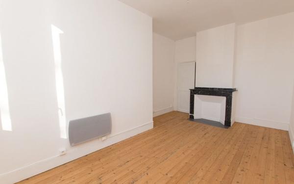 Maison à vendre    8 pièces •  Labastidette