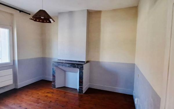 Maison à vendre    8 pièces •  Labastidette