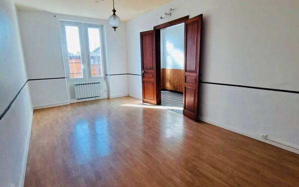 Maison à vendre    8 pièces •  Labastidette