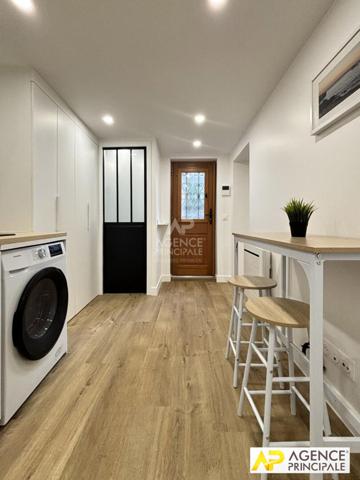 Versailles Chantiers-Mairie - studio de 27.40 m² avec entrée indépendante €270 000 ** - Référence 27158