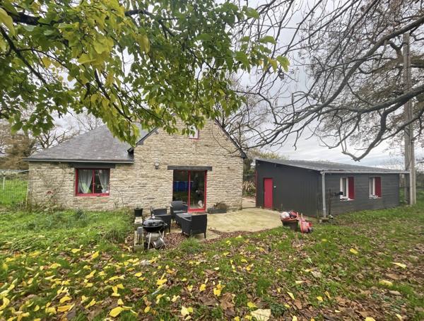 Elven (56250) Maison en pierre rénovée sur grand terrain.