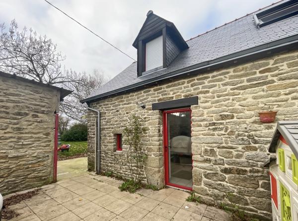 Elven (56250) Maison en pierre rénovée sur grand terrain.