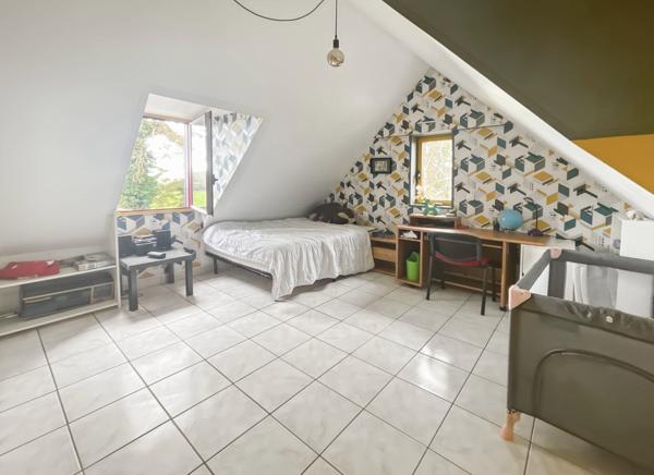 Elven (56250) Maison en pierre rénovée sur grand terrain.