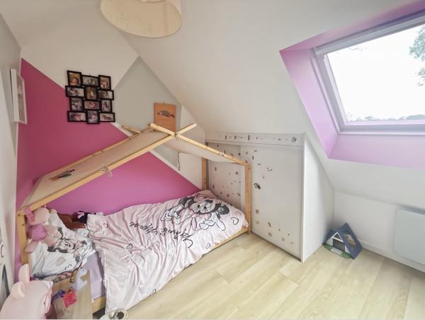 Elven (56250) Maison en pierre rénovée sur grand terrain.