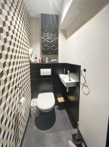 Elven (56250) Maison en pierre rénovée sur grand terrain.