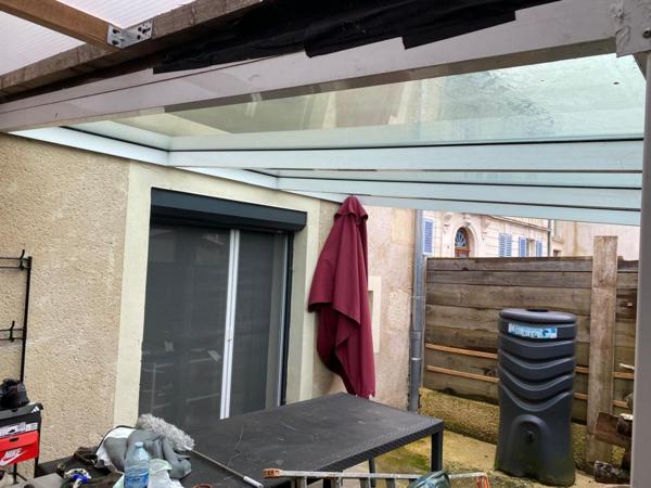 maison de village, rénovée, avec un chauffage aux bois