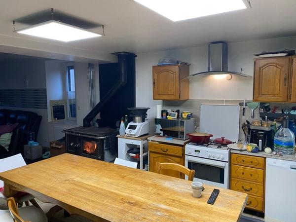 maison de village, rénovée, avec un chauffage aux bois