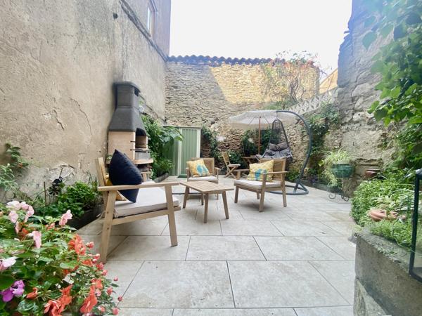 Très belle rénovation avec terrasse en coeur de village