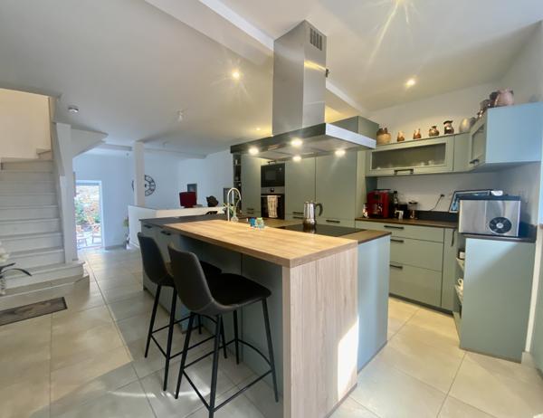 Très belle rénovation avec terrasse en coeur de village