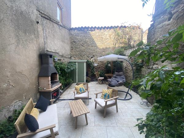 Très belle rénovation avec terrasse en coeur de village