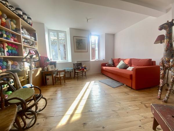 Très belle rénovation avec terrasse en coeur de village