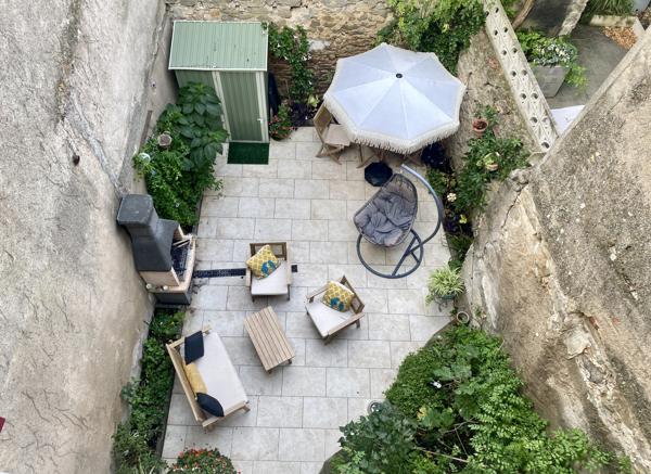 Très belle rénovation avec terrasse en coeur de village