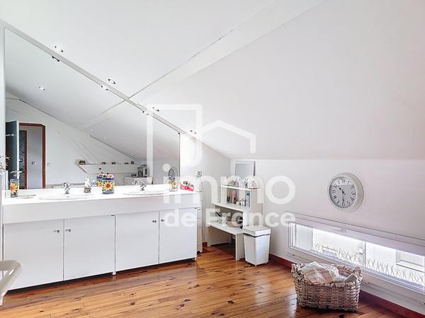 Appartement Oyonnax 4 pièce(s) 162.20 m²