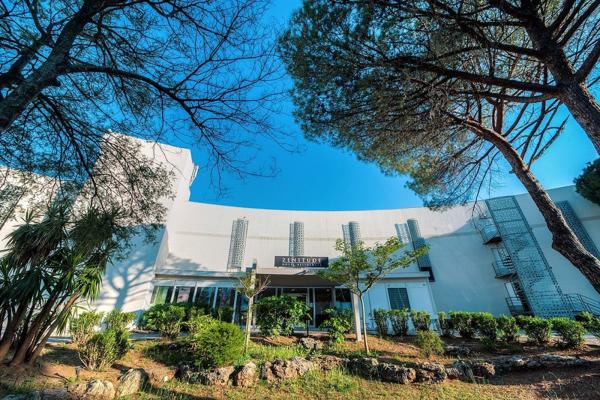 INVESTISSEMENT LOCATIF – FREJUS – Résidence de Tourisme Zenitude La Tour de Mare - 5,58% de rentabilité