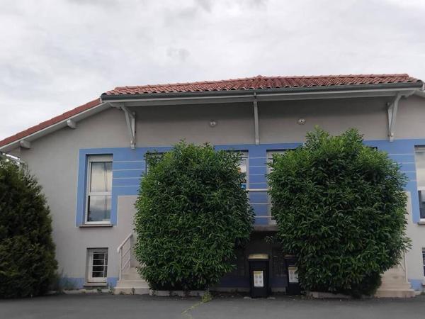 LA FOUILLOUSE PROCHE ANDREZIEUX ET ST JUST BUREAU 75 m2