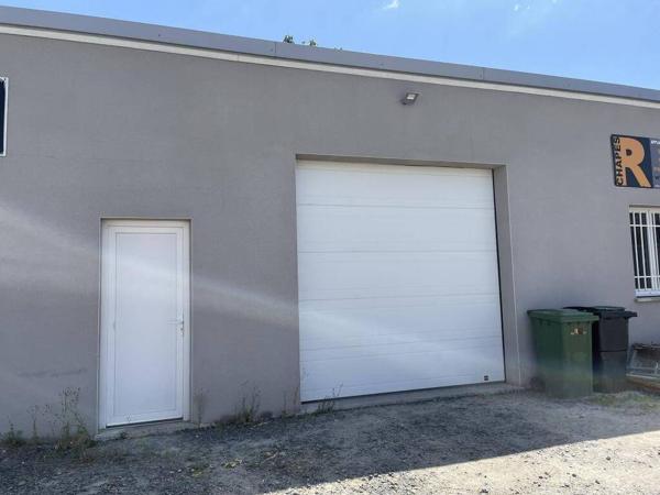 LA FOUILLOUSE PROCHE ANDREZIEUX ET ST JUST BUREAU 75 m2