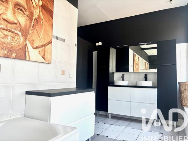 Maison à vendre 15 pièces 375 m² Croix