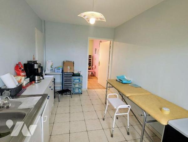 Immeuble à usage mixte d'habitation et d'activité libérale situé à AUNEUIL (Oise) de 105 m² env...