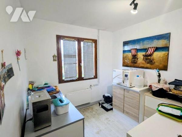 Immeuble à usage mixte d'habitation et d'activité libérale situé à AUNEUIL (Oise) de 105 m² env...