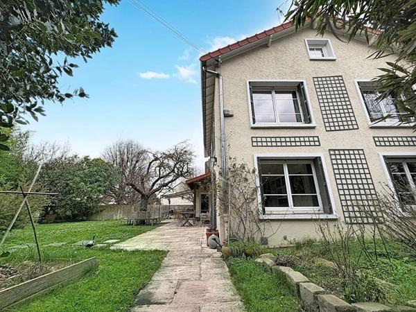 NANTERRE/ Maison 6 pièces 200 m² - Jardin/Terrasse 241m² - 3 Stationnements