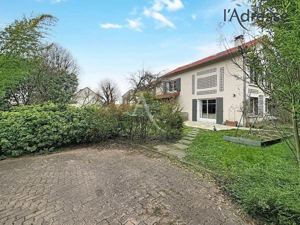 NANTERRE/ Maison 6 pièces 200 m² - Jardin/Terrasse 241m² - 3 Stationnements