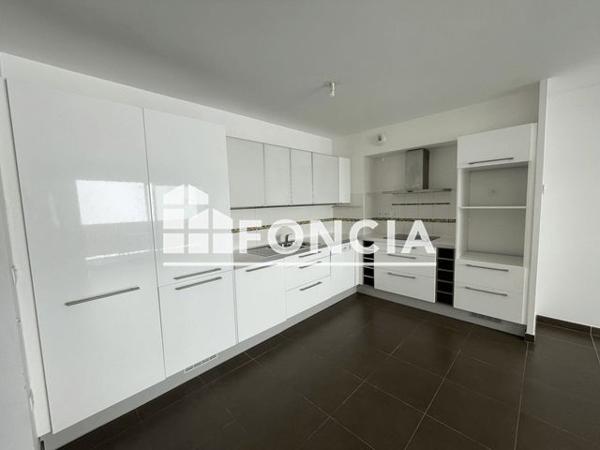 Location Appartement 3 pièces 65 m² - 20 RUE DE SUEZ Marseille 13007