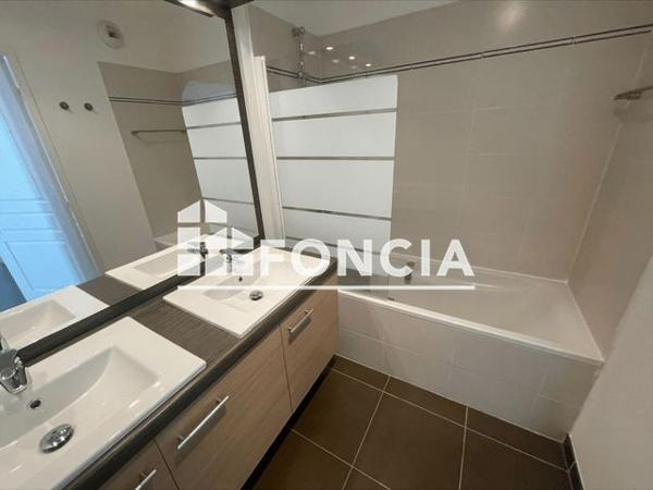 Location Appartement 3 pièces 65 m² - 20 RUE DE SUEZ Marseille 13007