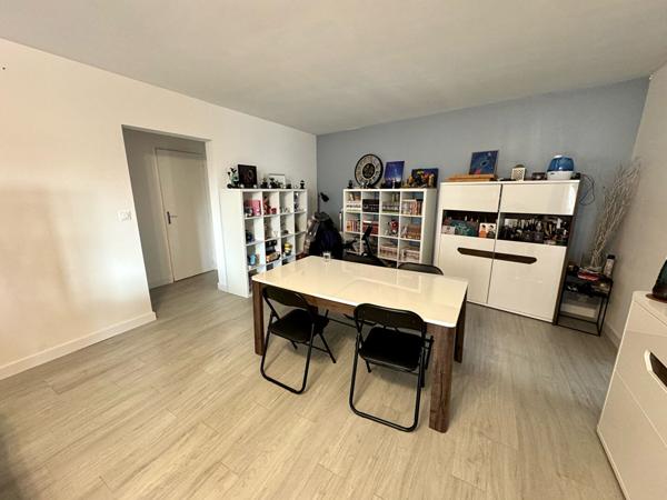 Appartement 3 pièces, box et balcon, ascenseur - Etampes, quartier Saint-Martin