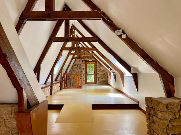 Ensemble de bâtisses en pierre:  VENTE A TERME LIBRE