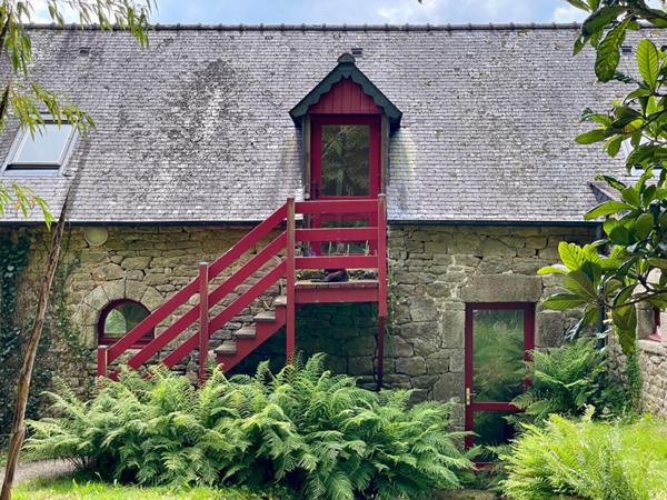 Ensemble de bâtisses en pierre:  VENTE A TERME LIBRE