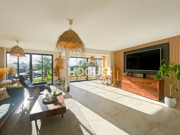 Maison Sainte Soulle 5 pièce(s) 132 m2 - Installez votre activité : Maison de plain-pied + Hangar + Terrain constructible 3 600 m²