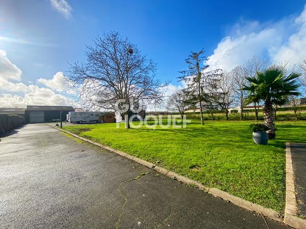 Maison Sainte Soulle 5 pièce(s) 132 m2 - Installez votre activité : Maison de plain-pied + Hangar + Terrain constructible 3 600 m²