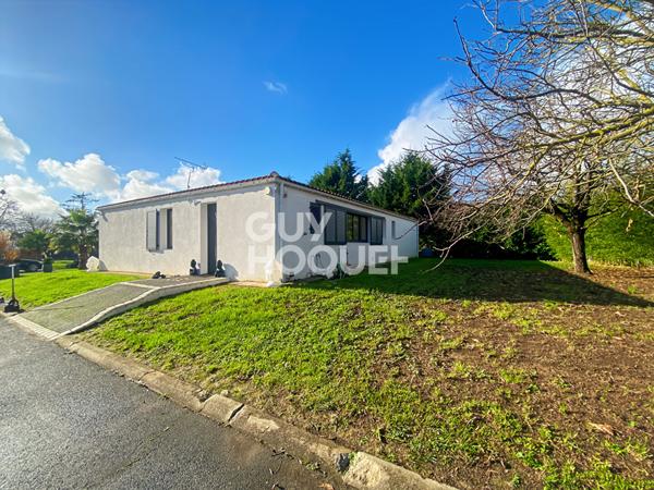 Maison Sainte Soulle 5 pièce(s) 132 m2 - Installez votre activité : Maison de plain-pied + Hangar + Terrain constructible 3 600 m²