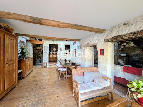 Maison
         8 pièces
        - 166 m² 283 000 € *