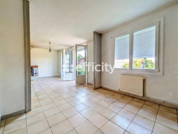 Maison
         8 pièces
        - 166 m² 283 000 € *