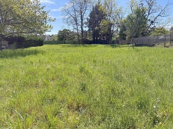 À vendre - Terrain projet construction 830 m² situé à Montlouis-sur-Loire (37270)