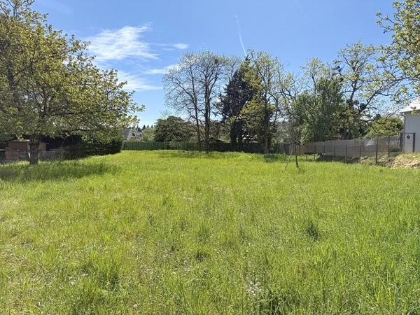 À vendre - Terrain projet construction 830 m² situé à Montlouis-sur-Loire (37270)