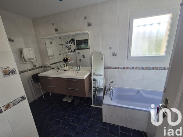 Maison à vendre 5 pièces 117 m² Saint-Yrieix-sur-Charente