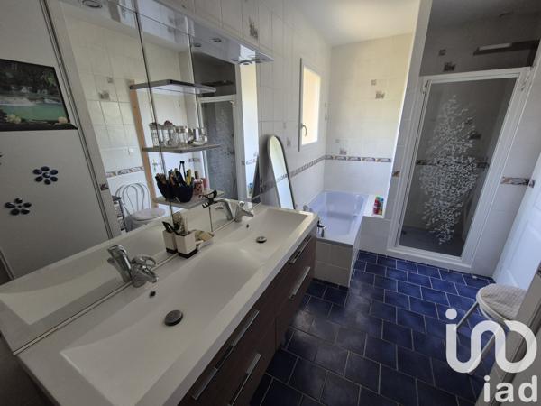 Maison à vendre 5 pièces 117 m² Saint-Yrieix-sur-Charente