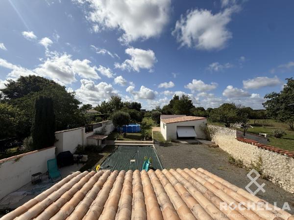 Surgères, maison en pierre rénovée, 4 Chambres