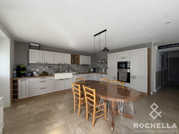 Surgères, maison en pierre rénovée, 4 Chambres