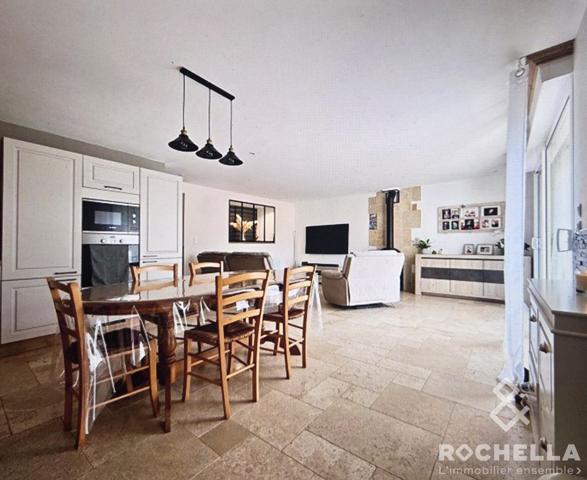 Surgères, maison en pierre rénovée, 4 Chambres