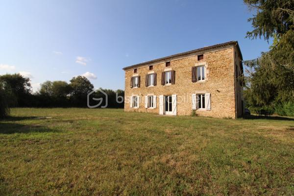 Maison en pierre de 270 m²