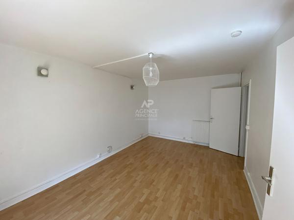 Studio Saint-Germain-en-Laye - rue des Marais Loyer 850 €/mois charges comprises **  - Référence  18366