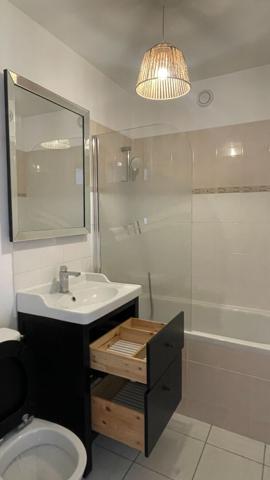 Studio Saint-Germain-en-Laye - rue des Marais Loyer 850 €/mois charges comprises **  - Référence  18366