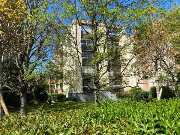 Studio Saint-Germain-en-Laye - rue des Marais Loyer 850 €/mois charges comprises **  - Référence  18366
